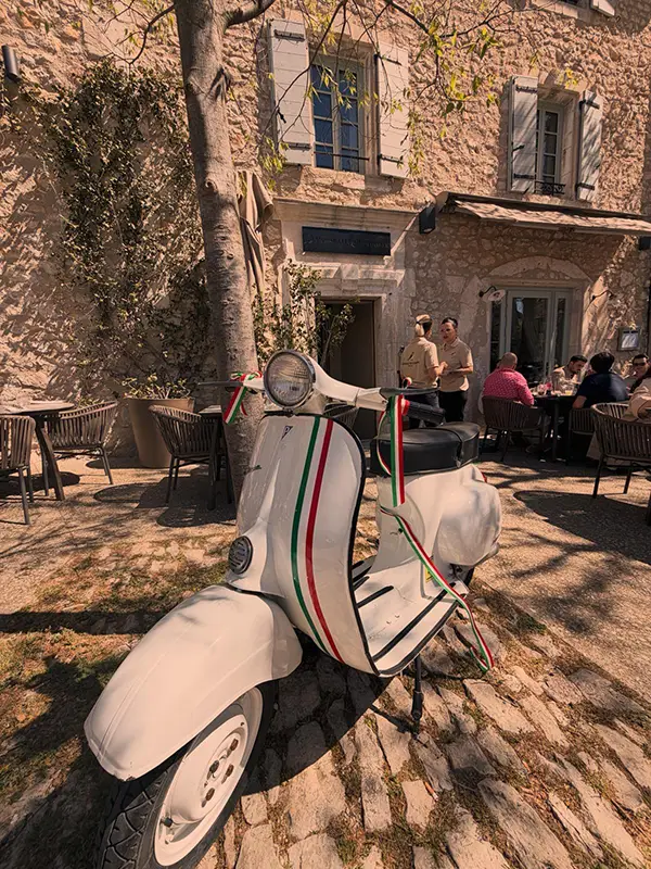 Trattoria L'OISEAU QUI CHANTE - Eygalières